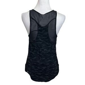 Lululemon Sculpt Tank II Top Women’s Size 4 Black Camo Print Mesh Paneling